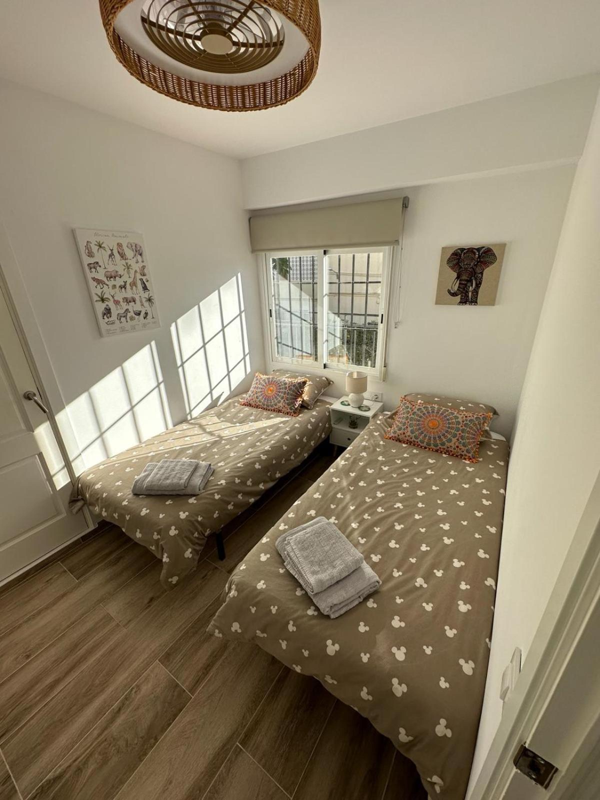 Waterfront 3 Bed Apartment, 90M From The Beach Platja de Larenal Exterior foto